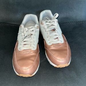 Women’s Nike shoes